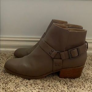 tan/beige booties